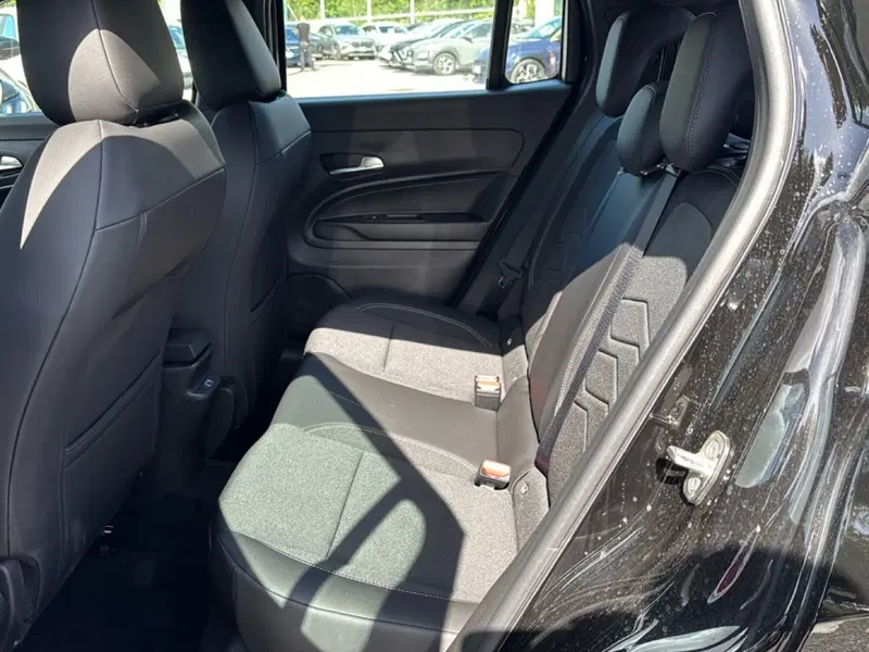 Jeep Avenger nuova a Roma (13)
