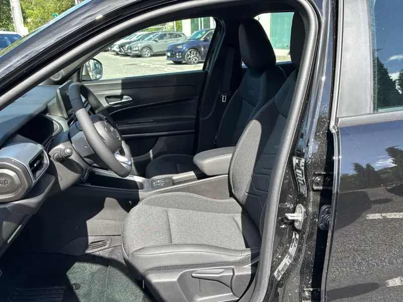 Jeep Avenger nuova a Roma (14)
