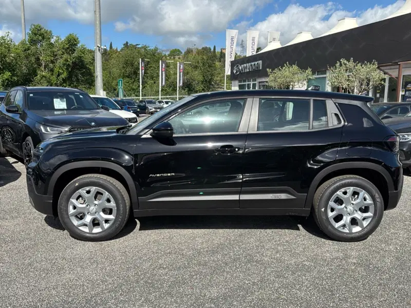 Jeep Avenger nuova a Roma (7)
