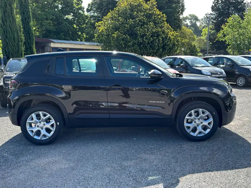 Jeep Avenger nuova a Roma (8)