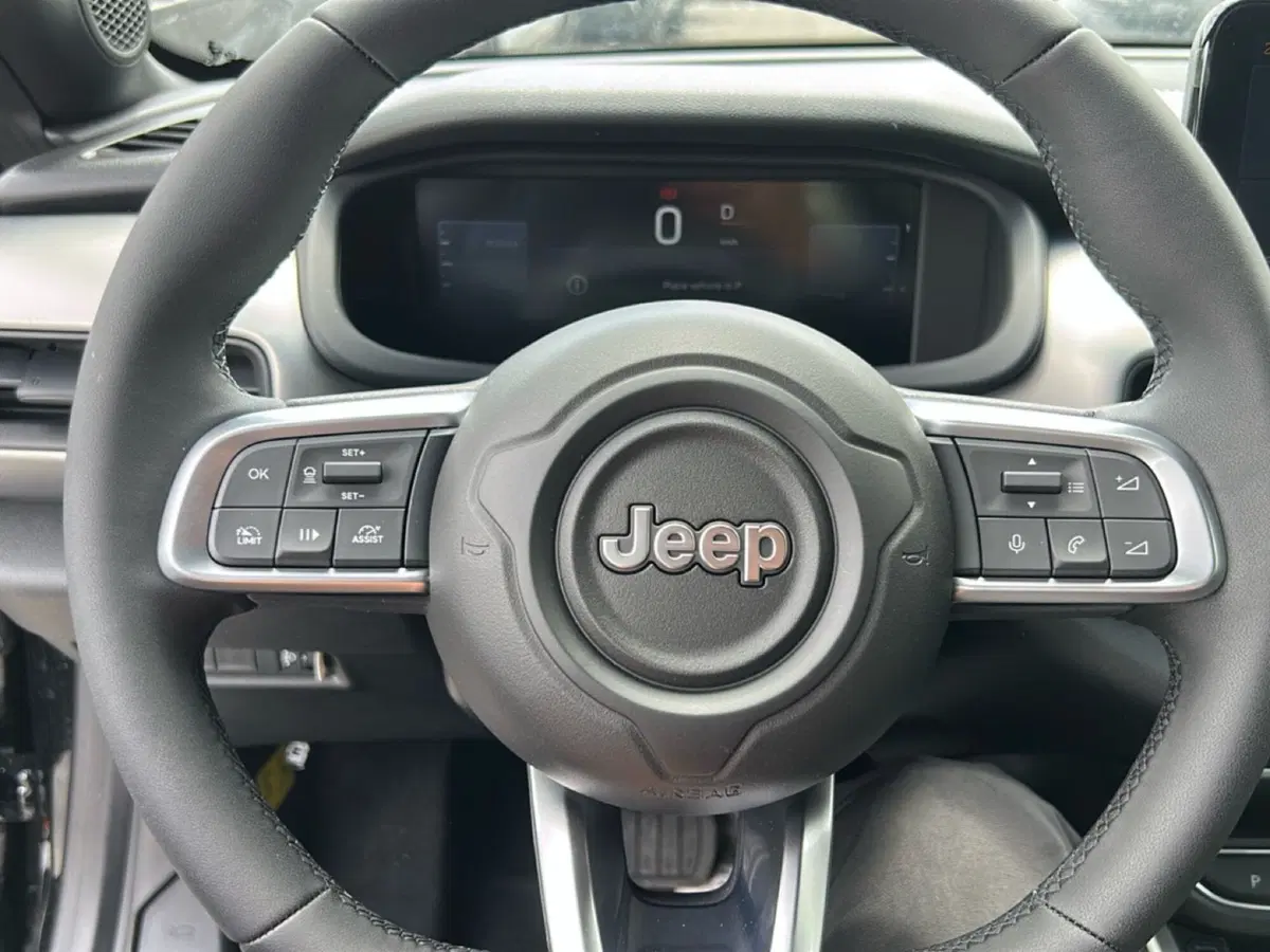 Jeep Avenger nuova a Roma (14)