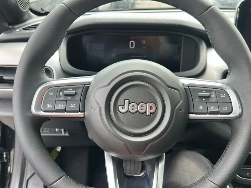 Jeep Avenger nuova a Roma (14)