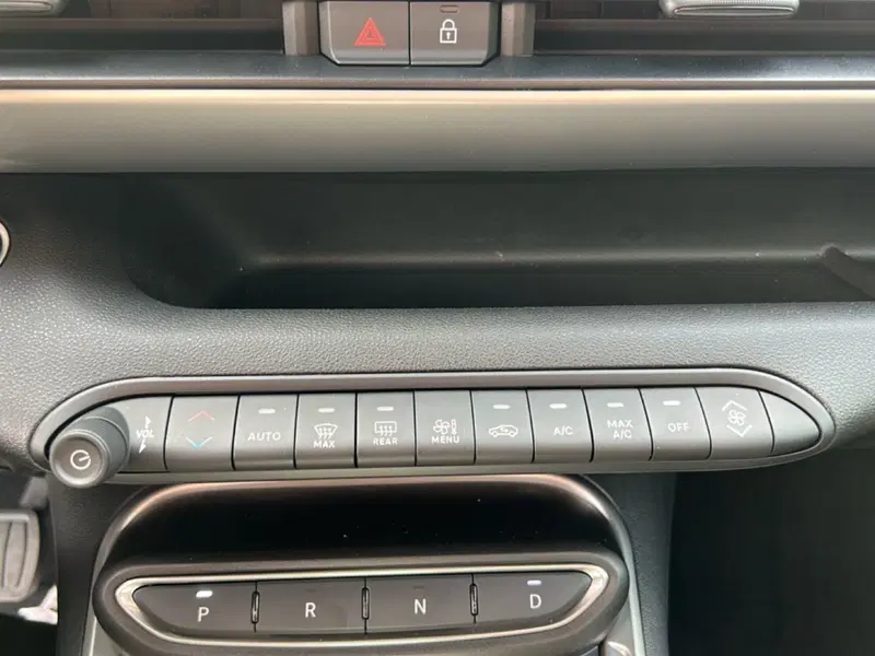 Jeep Avenger nuova a Roma (17)