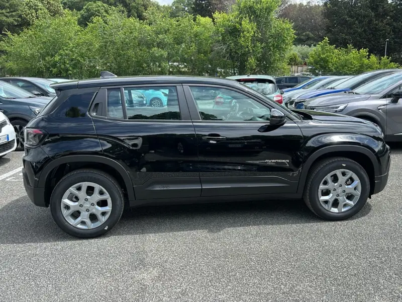 Jeep Avenger nuova a Roma (6)