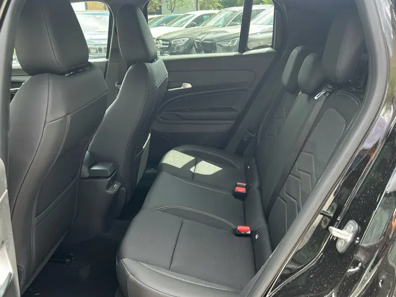 Jeep Avenger nuova a Roma (13)