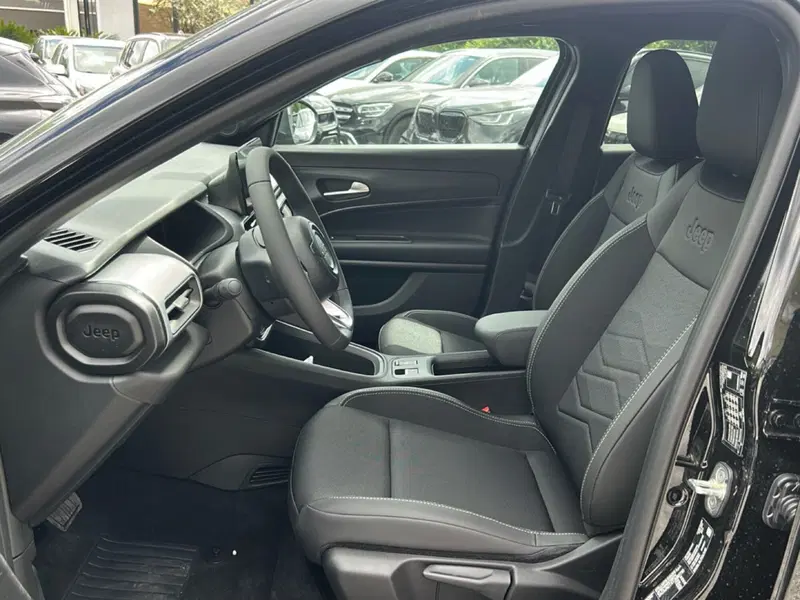 Jeep Avenger nuova a Roma (14)