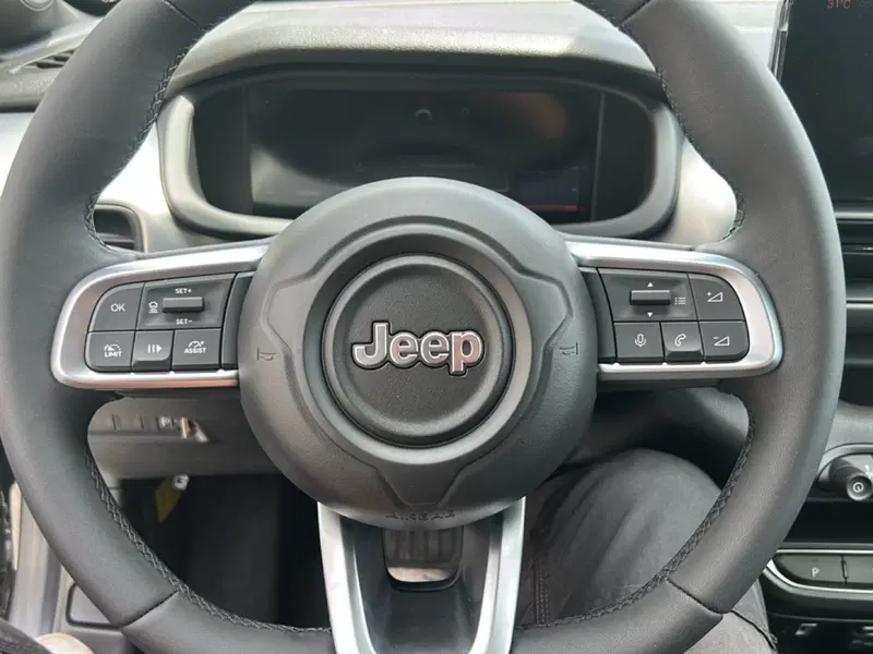 Jeep Avenger nuova a Roma (15)