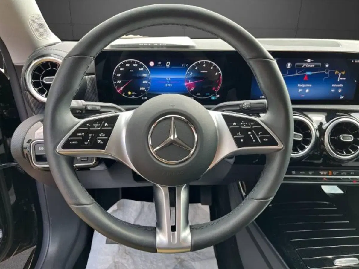 Mercedes-Benz CLA Shooting Brake usata a Novara (15)