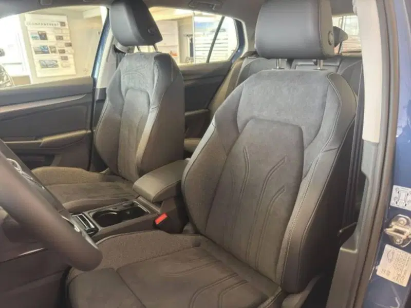 Volkswagen Golf nuova a Novara (11)