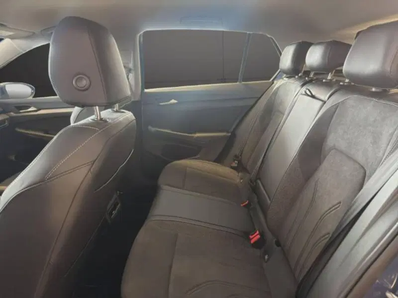 Volkswagen Golf nuova a Novara (12)