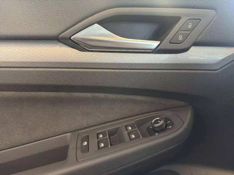 Volkswagen Golf nuova a Novara (15)