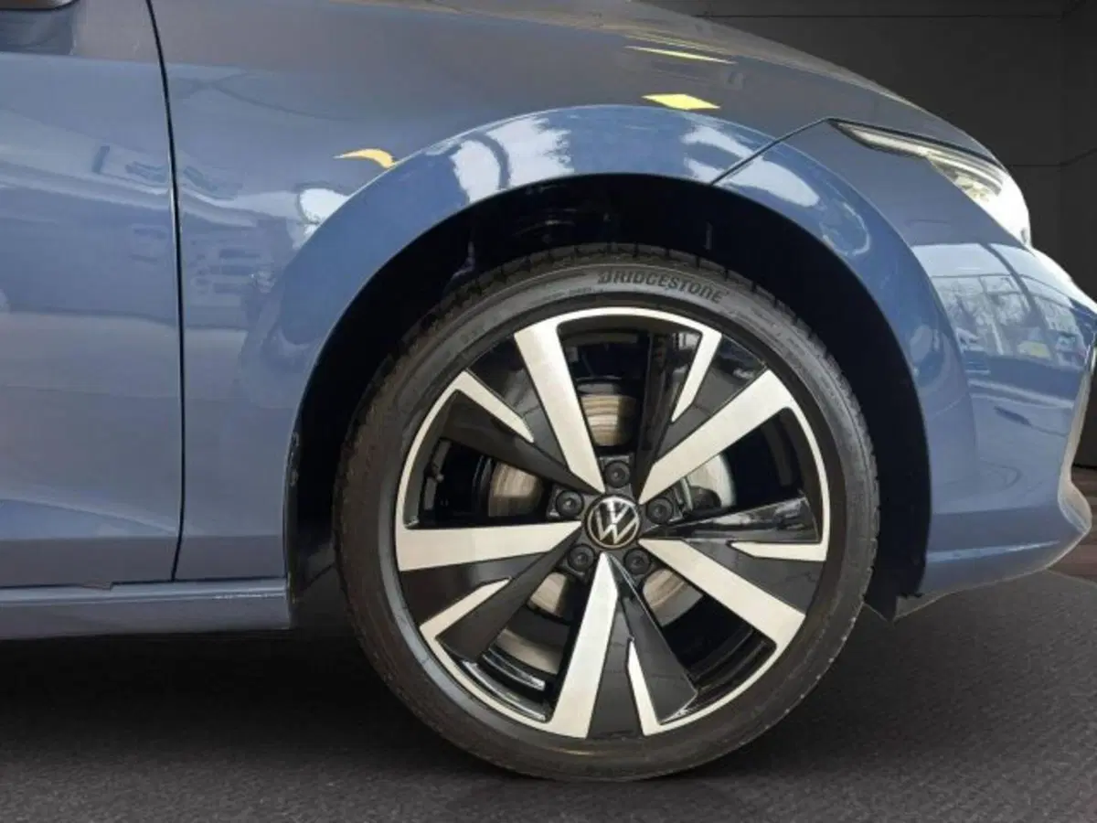 Volkswagen Golf nuova a Novara (17)