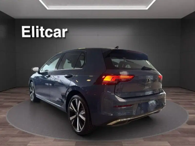 Volkswagen Golf nuova a Novara (4)