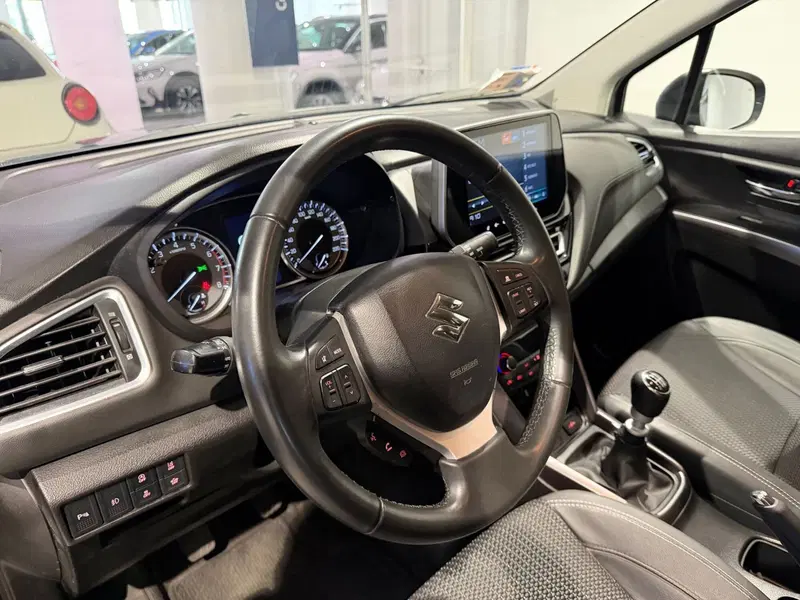 Suzuki S-Cross usata a Genova (9)