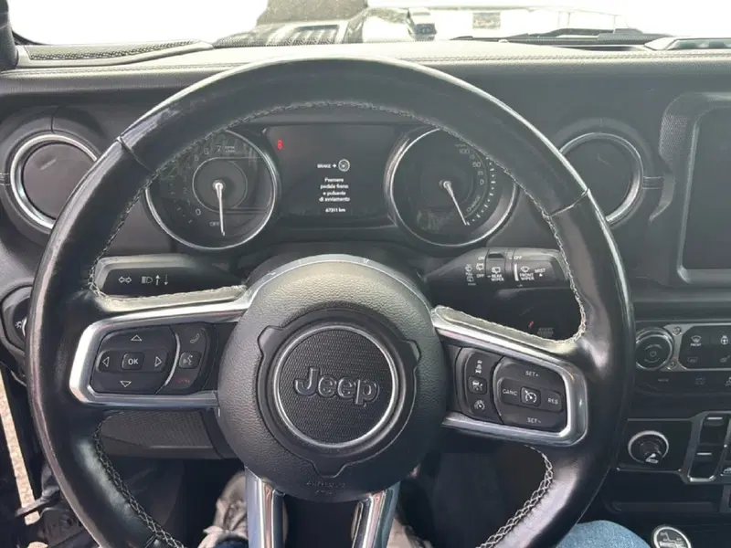 Jeep Wrangler Unlimited usata a Massa-Carrara (12)