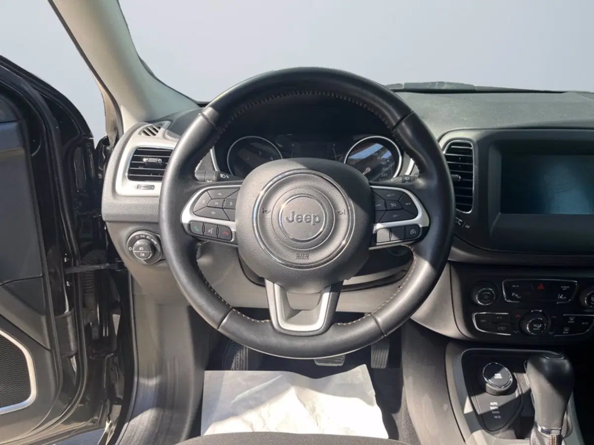 Jeep Compass usata a Milano (13)
