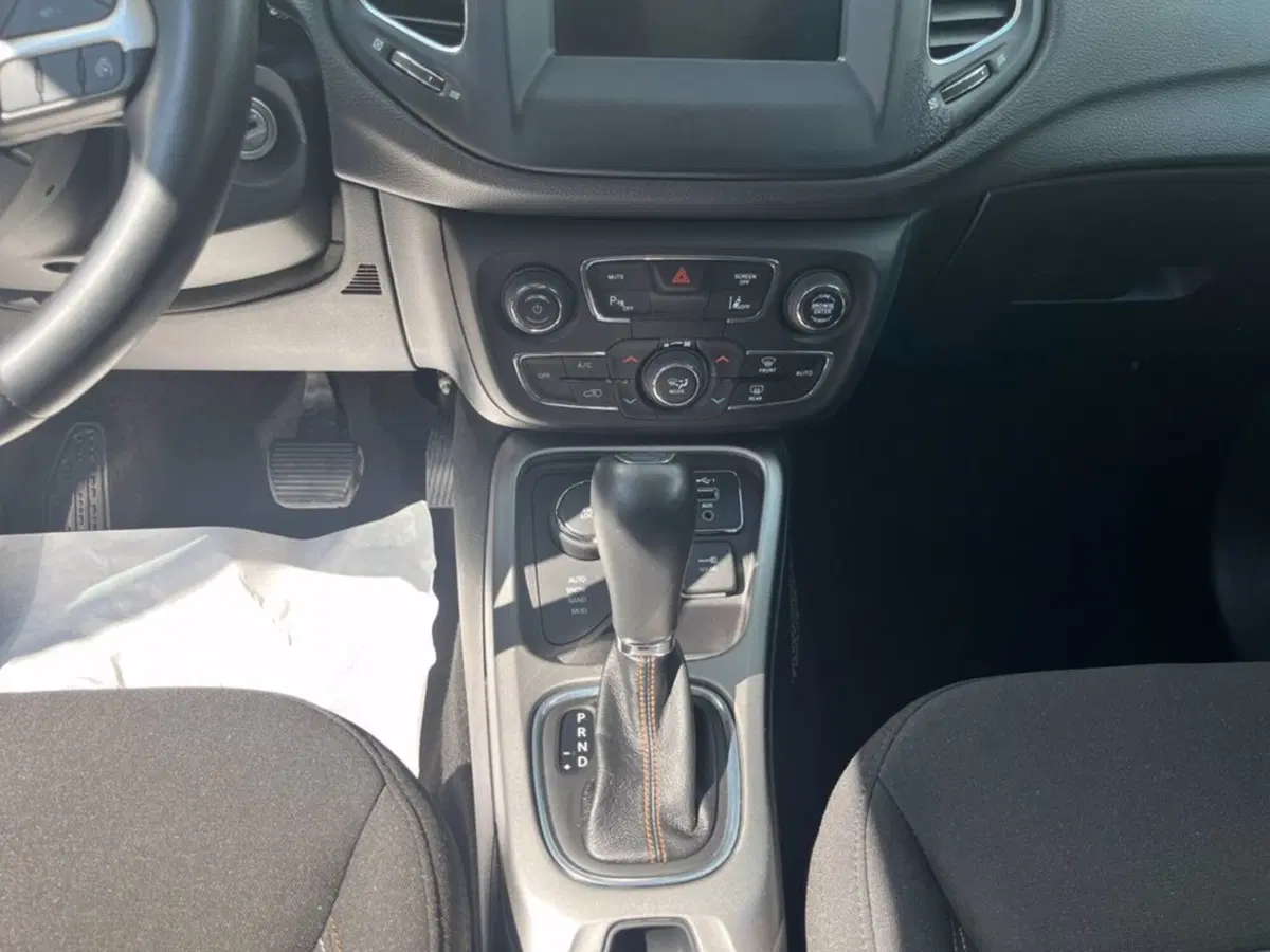 Jeep Compass usata a Milano (16)