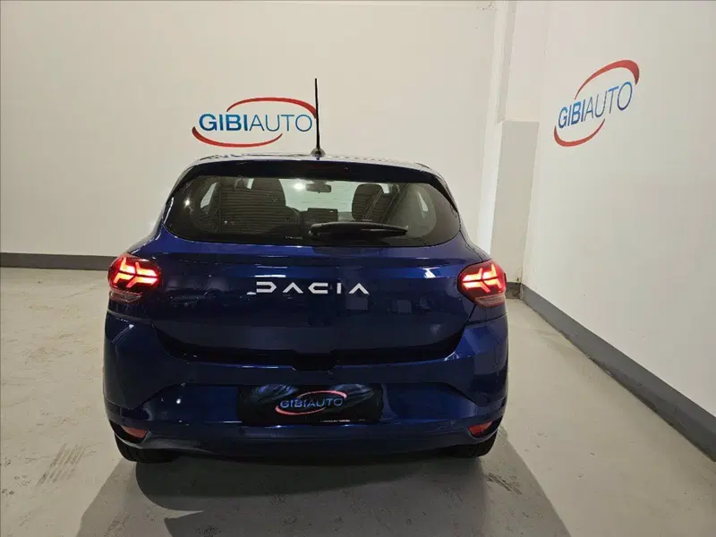 Dacia Sandero usata a Palermo (8)