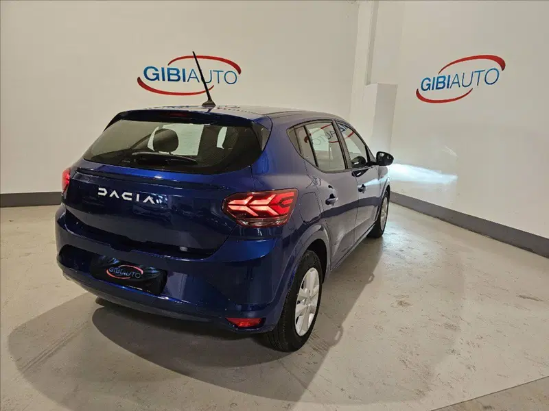 Dacia Sandero usata a Palermo (9)