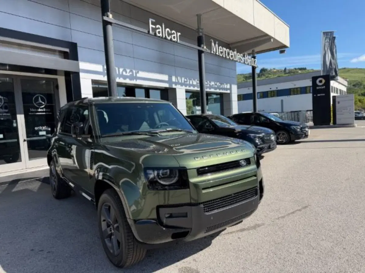 Land Rover Defender nuova a Potenza