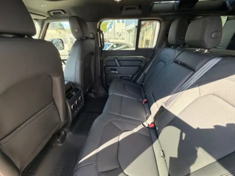 Land Rover Defender nuova a Potenza (10)