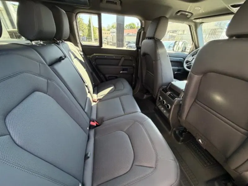 Land Rover Defender nuova a Potenza (12)