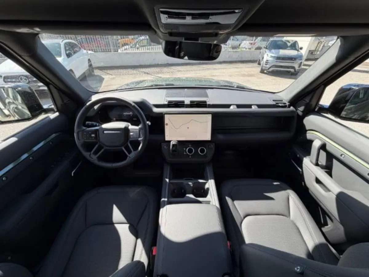 Land Rover Defender nuova a Potenza (13)