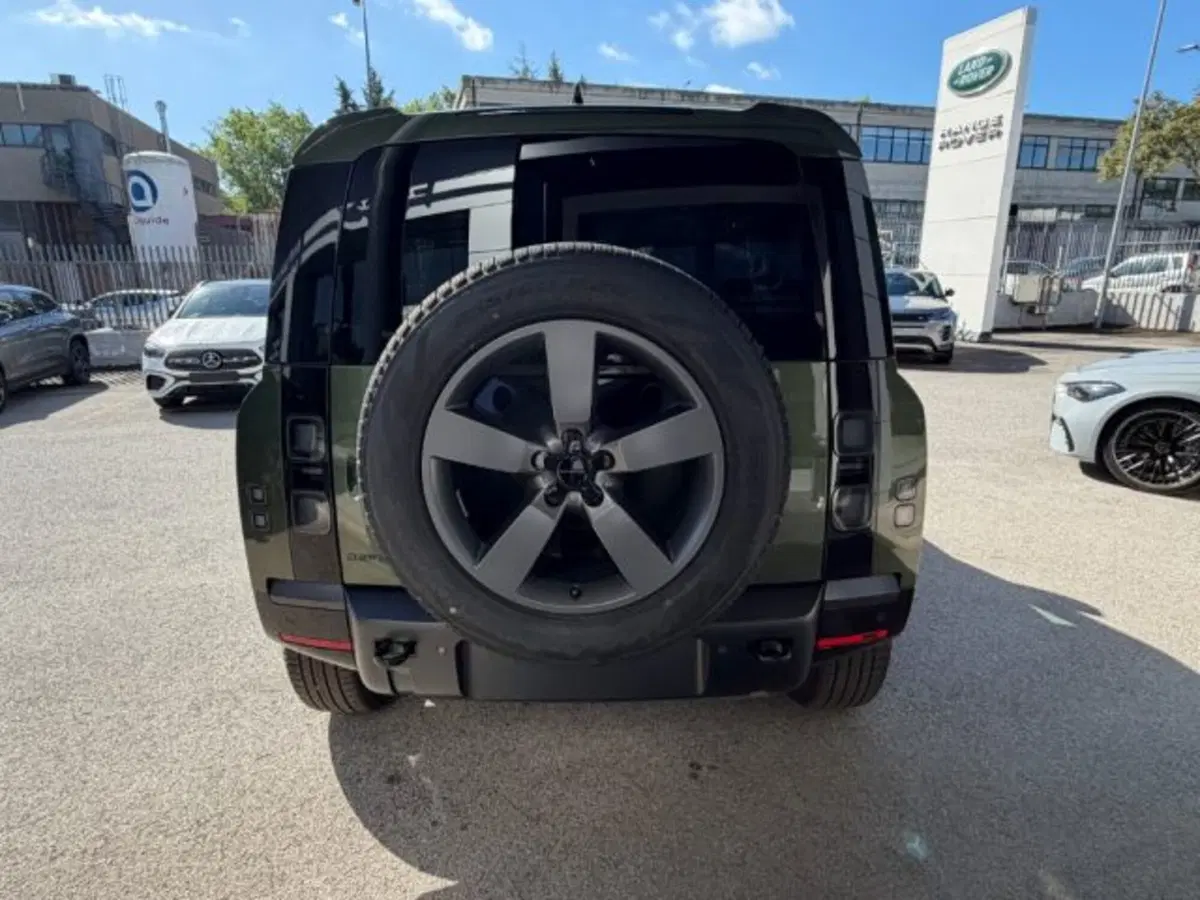 Land Rover Defender nuova a Potenza (4)
