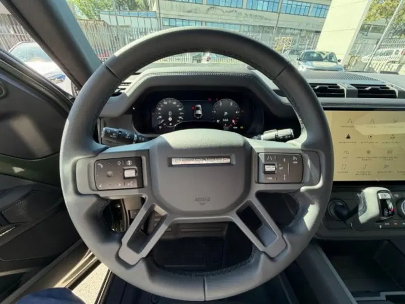 Land Rover Defender nuova a Potenza (6)