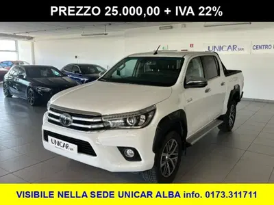 Toyota Hilux 2.D-4D 4WD porte Double Cab Comfort del 2019 usata a Alba