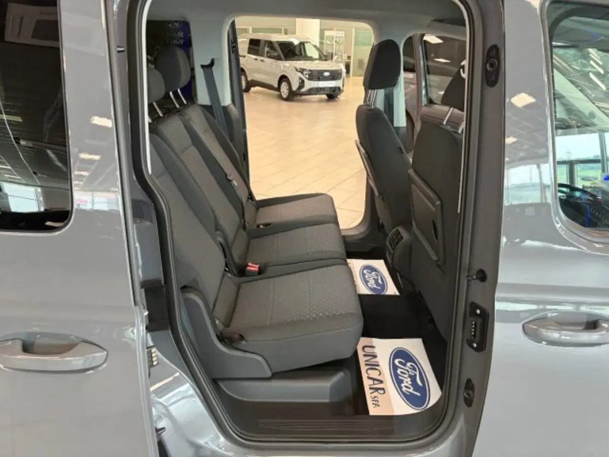 Ford Tourneo Connect nuova a Cuneo (9)