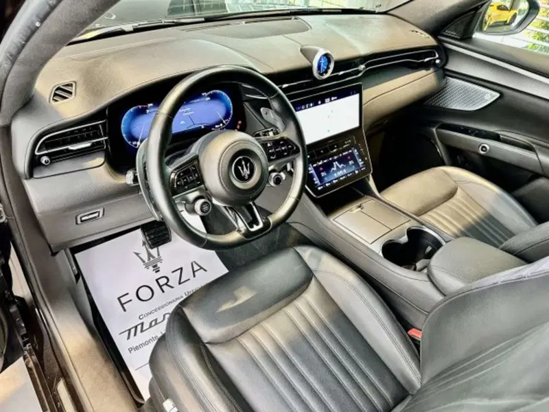 Maserati Grecale usata a Torino (11)