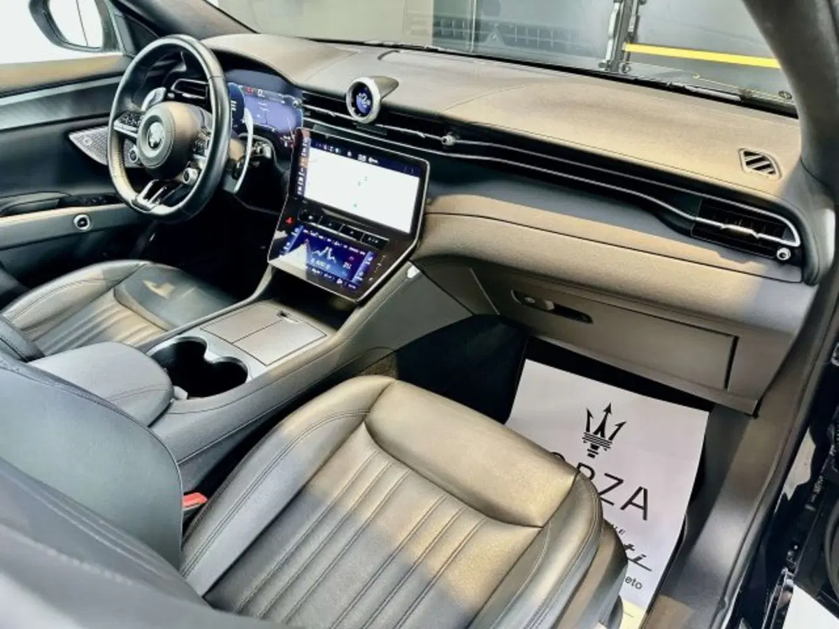 Maserati Grecale usata a Torino (15)
