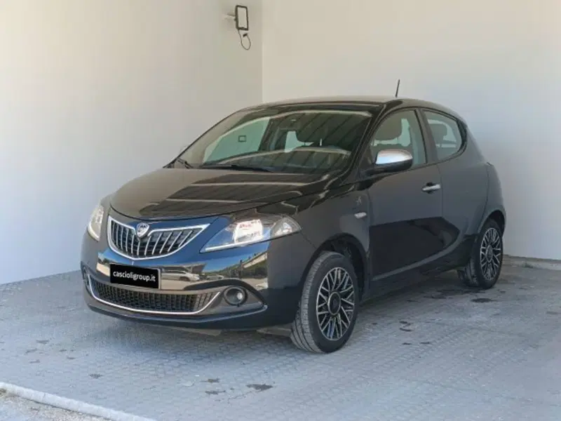 Lancia Ypsilon usata a Teramo