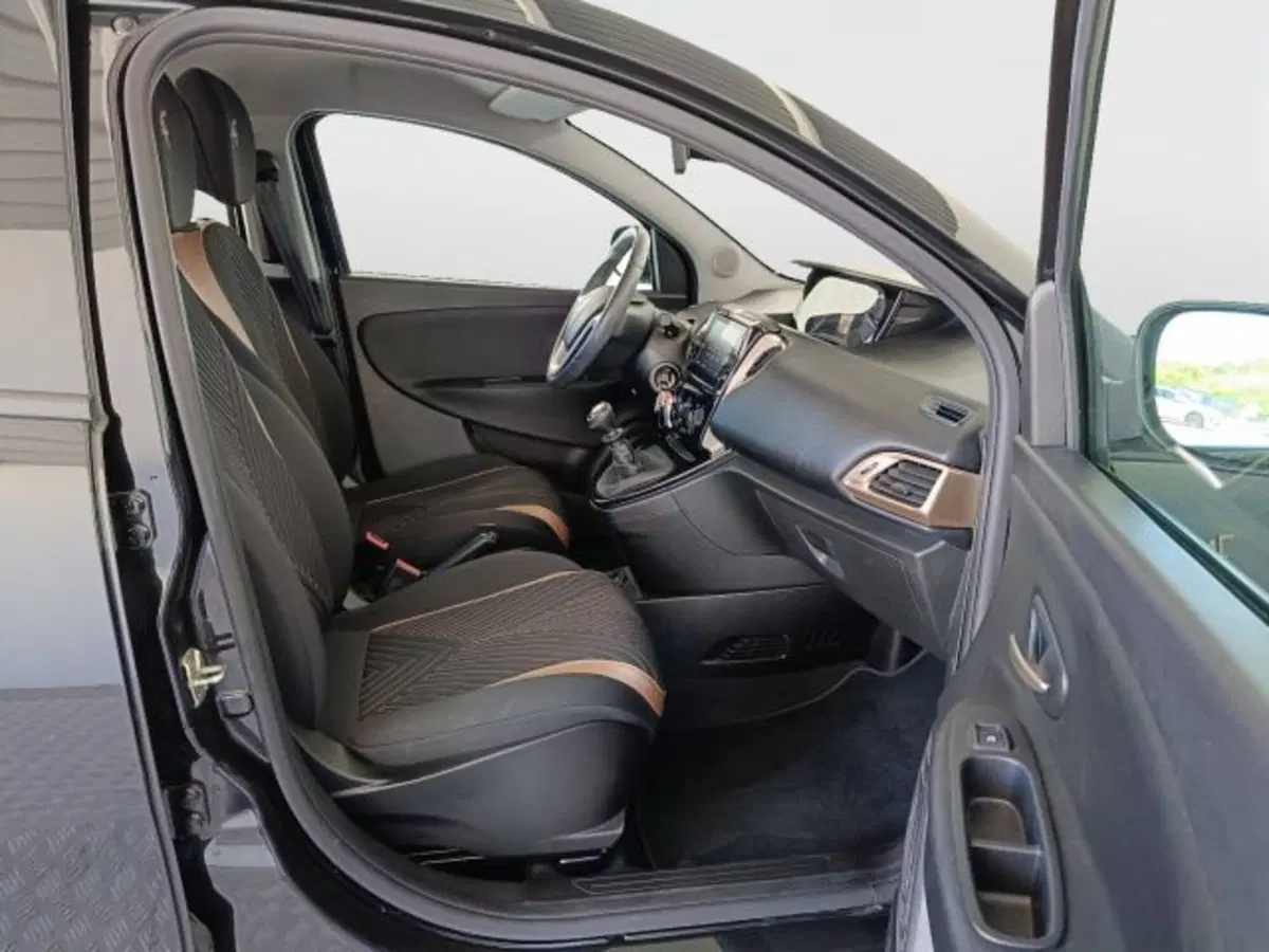 Lancia Ypsilon usata a Teramo (10)