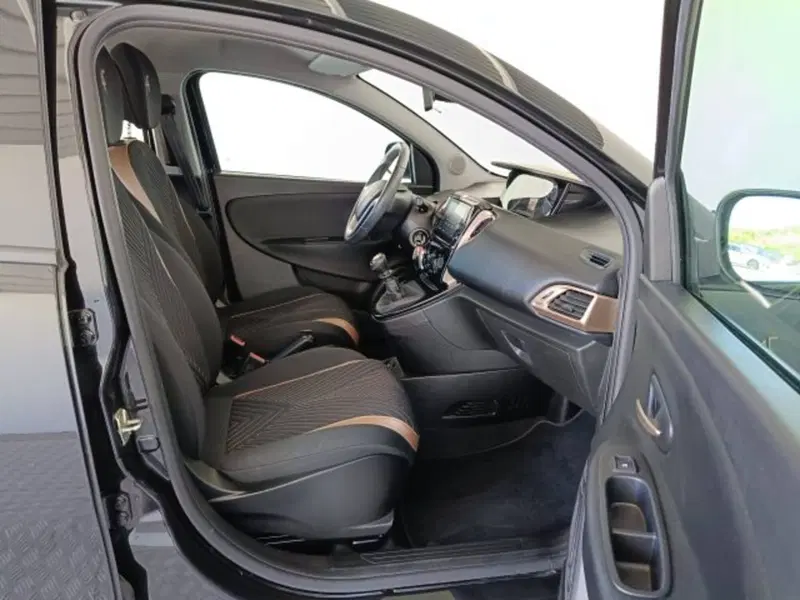Lancia Ypsilon usata a Teramo (10)