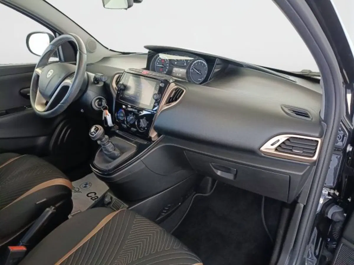 Lancia Ypsilon usata a Teramo (11)