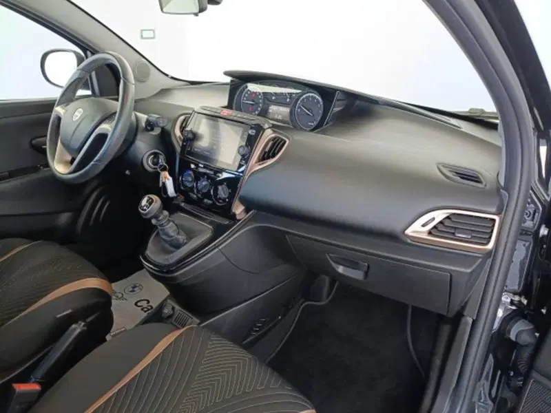Lancia Ypsilon usata a Teramo (11)