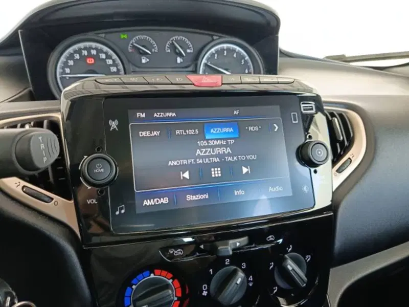 Lancia Ypsilon usata a Teramo (13)