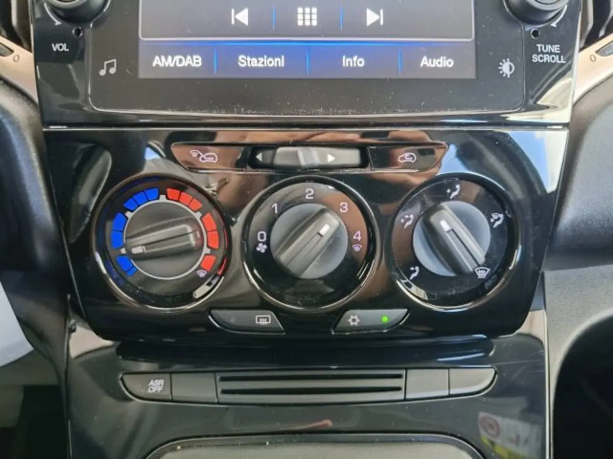 Lancia Ypsilon usata a Teramo (14)