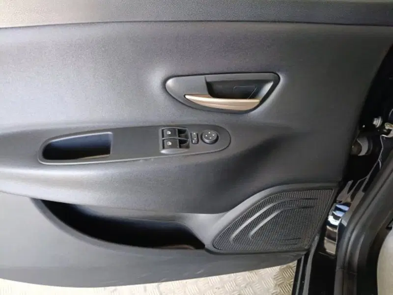 Lancia Ypsilon usata a Teramo (17)