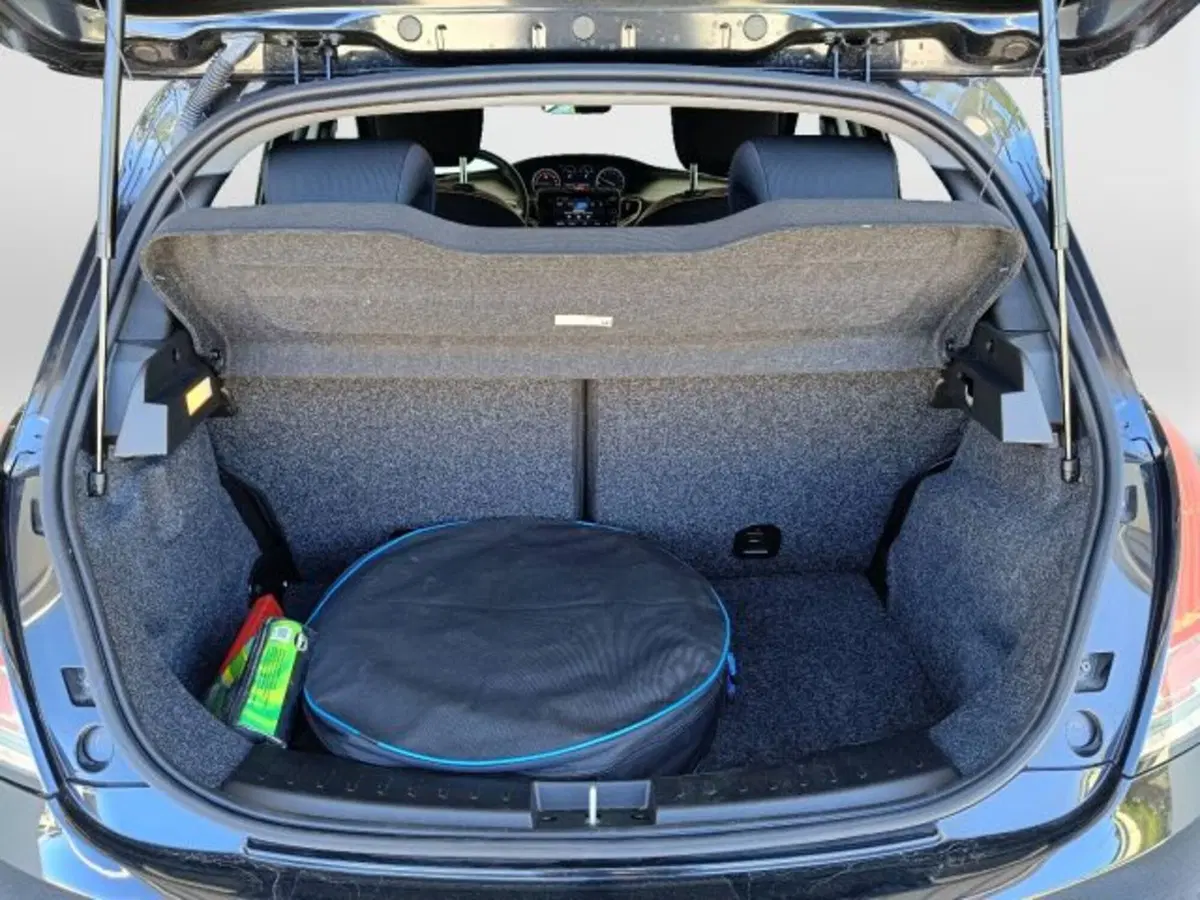 Lancia Ypsilon usata a Teramo (18)