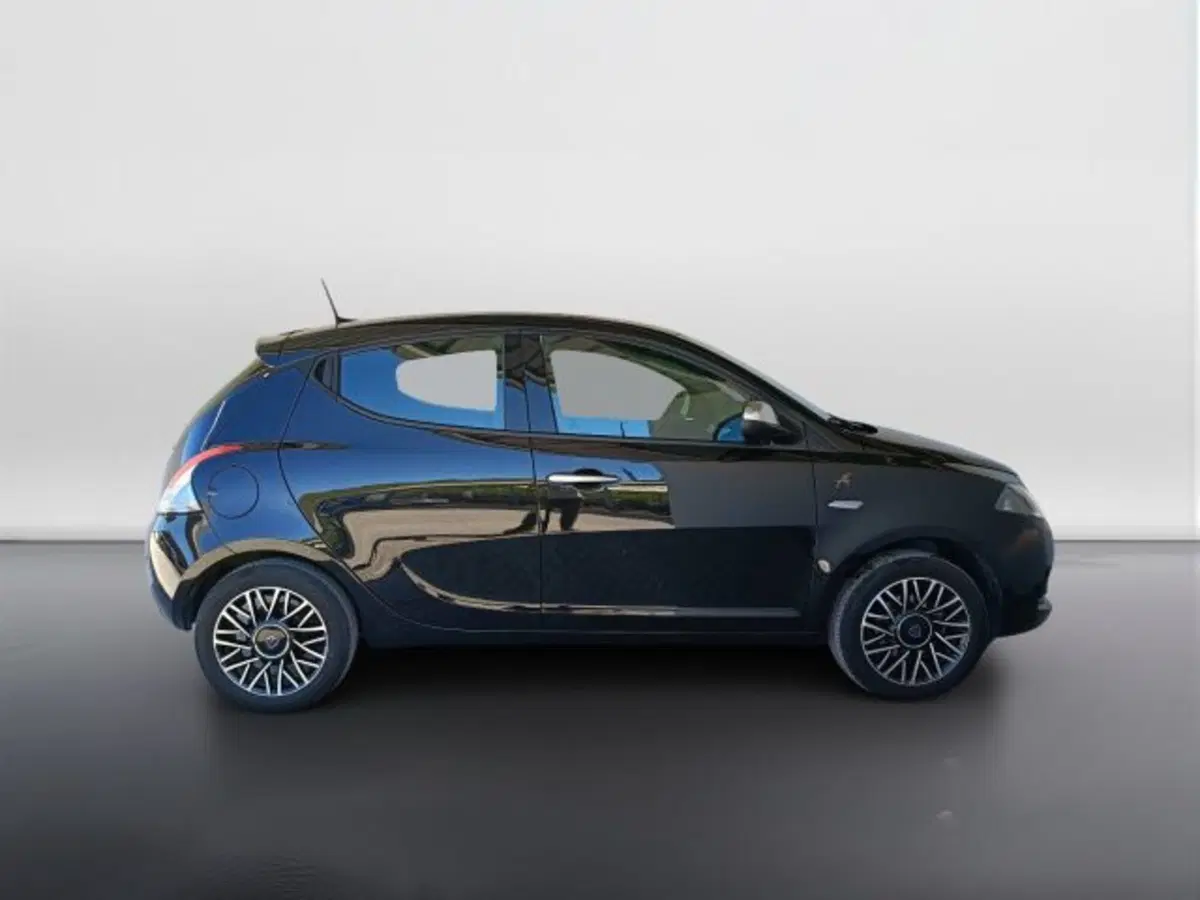 Lancia Ypsilon usata a Teramo (3)