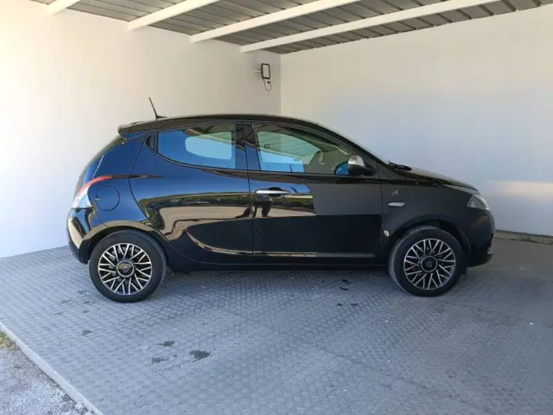 Lancia Ypsilon usata a Teramo (3)