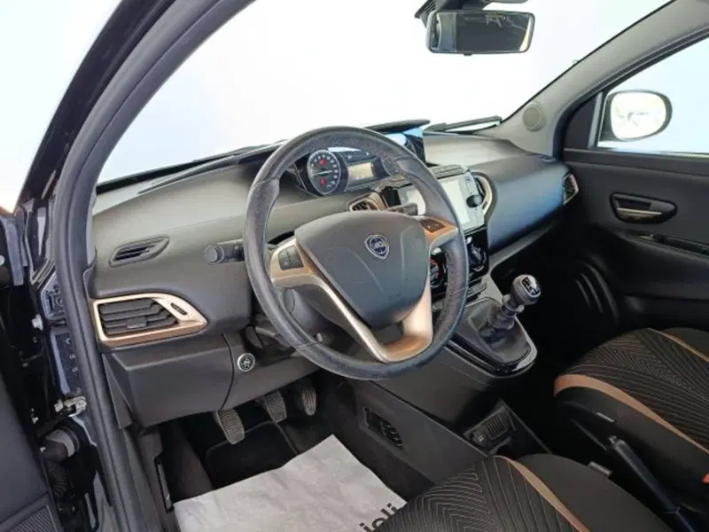 Lancia Ypsilon usata a Teramo (7)
