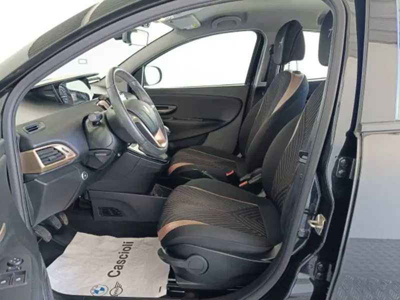 Lancia Ypsilon usata a Teramo (8)