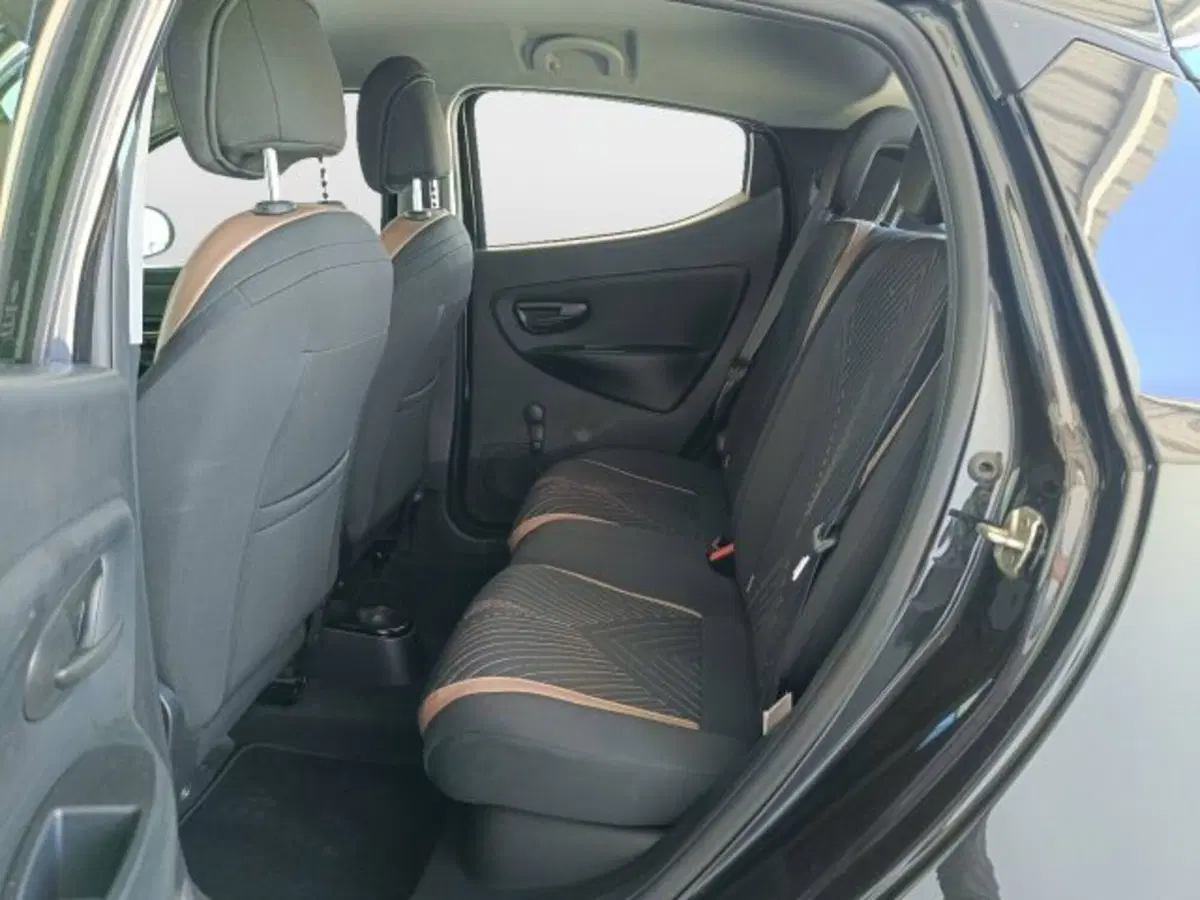 Lancia Ypsilon usata a Teramo (9)