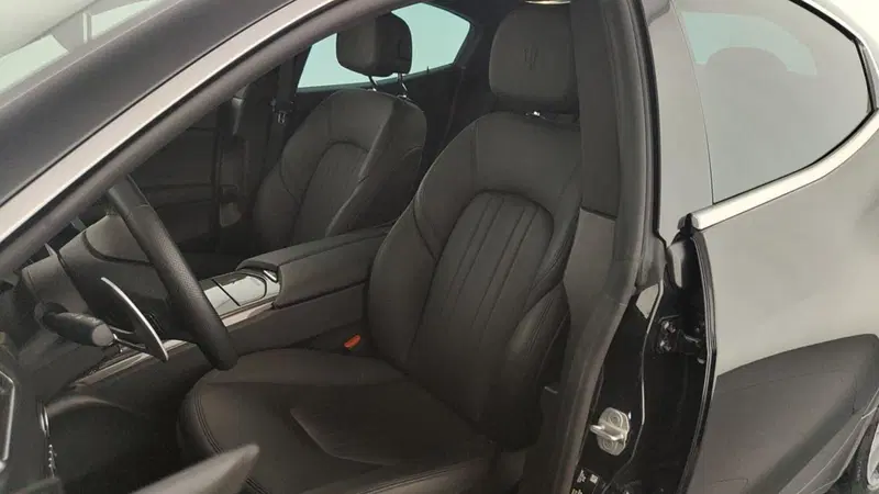 Maserati Ghibli usata a Perugia (14)