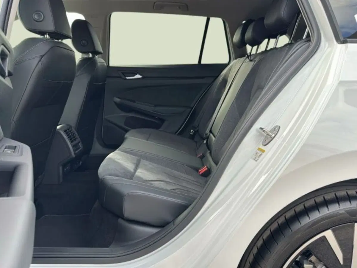 Volkswagen Golf Variant nuova a Vicenza (10)