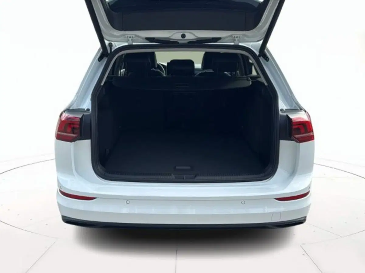 Volkswagen Golf Variant nuova a Vicenza (11)